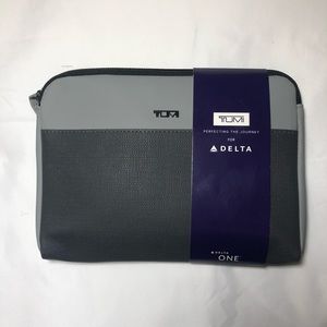TUMI for Delta clutch toiletry bag NWT